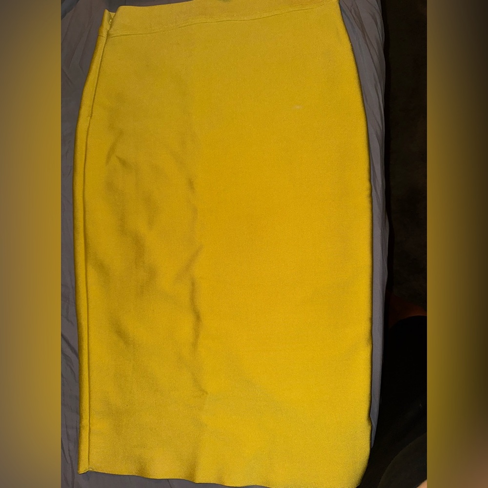 Like new herve leger forever 22 skirt